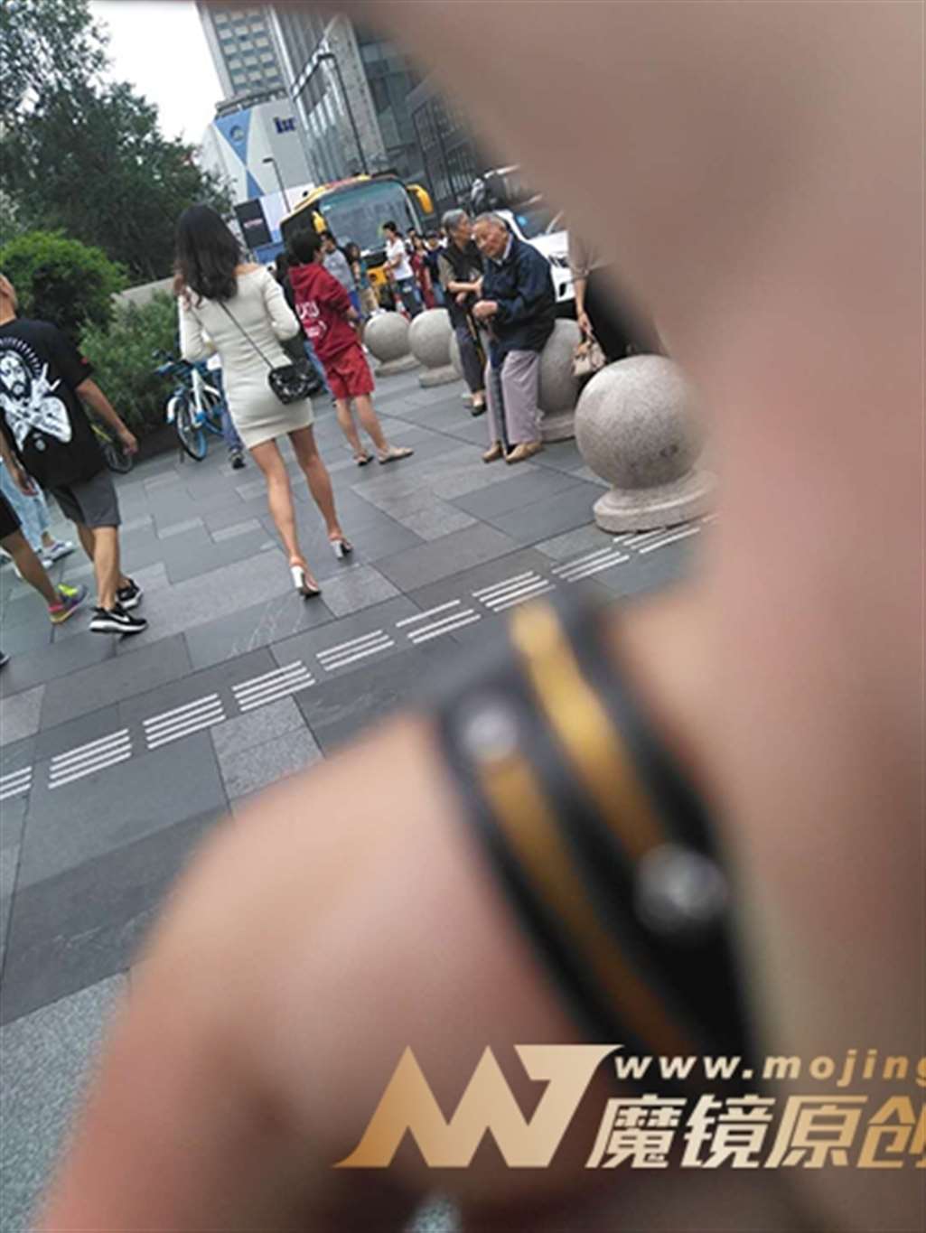 图片[3]-【街拍之魂赛帖】包臀短裙大长腿少妇-流行馆
