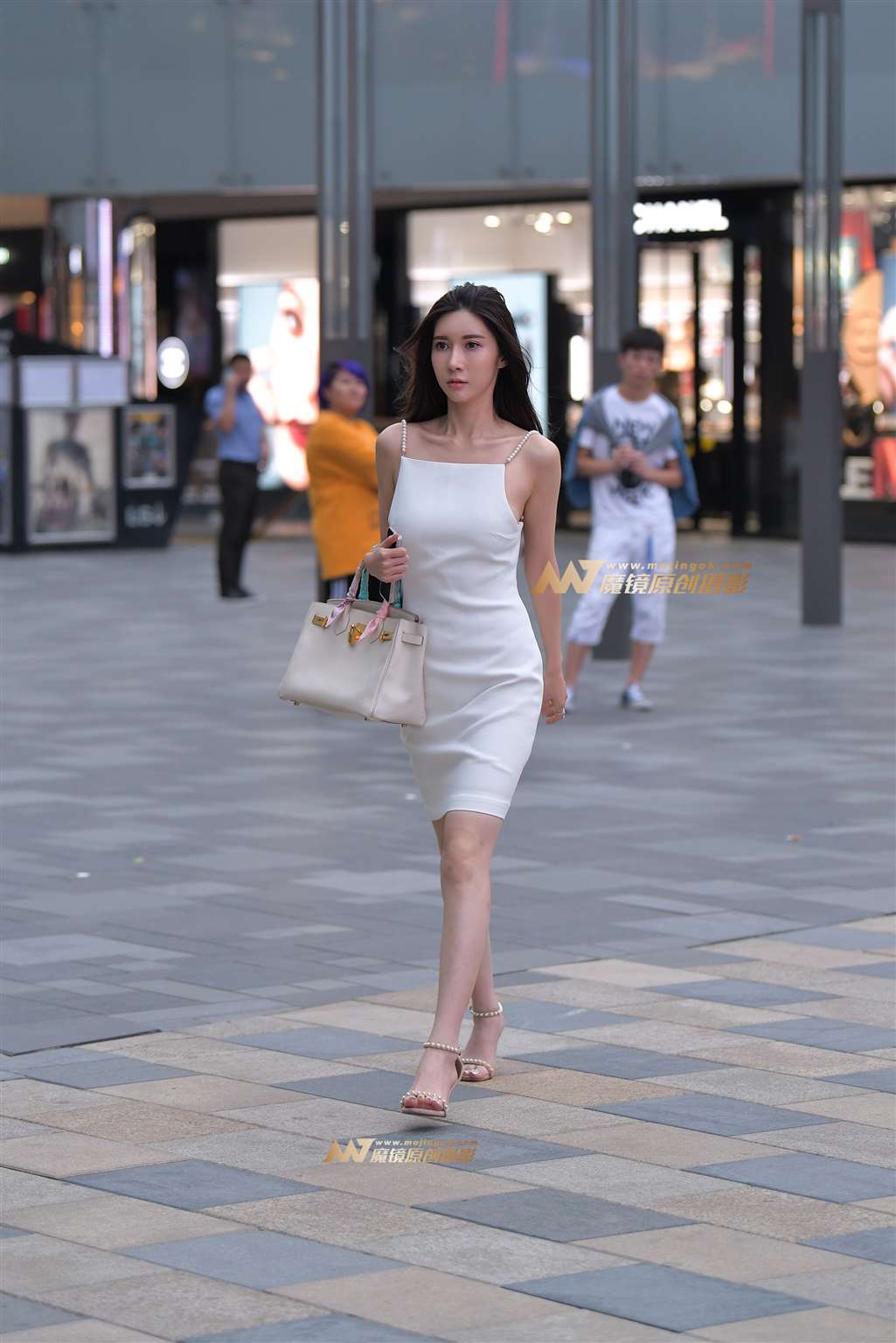 图片[5]-【红石赛帖】傍晚逛街的白裙美女-流行馆