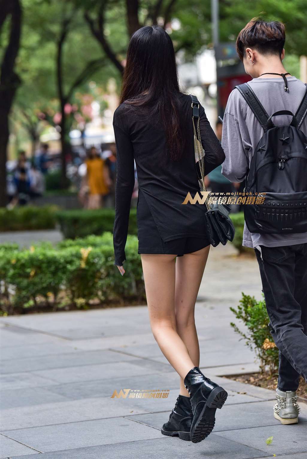 图片[5]-甜美长腿短裤美眉-街拍流行馆