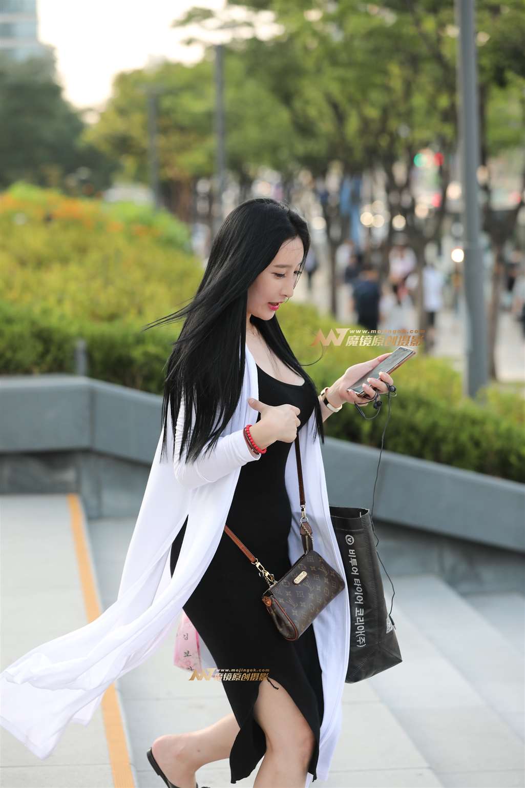 [辉辉赛贴]丰满的气质女神-街拍流行馆