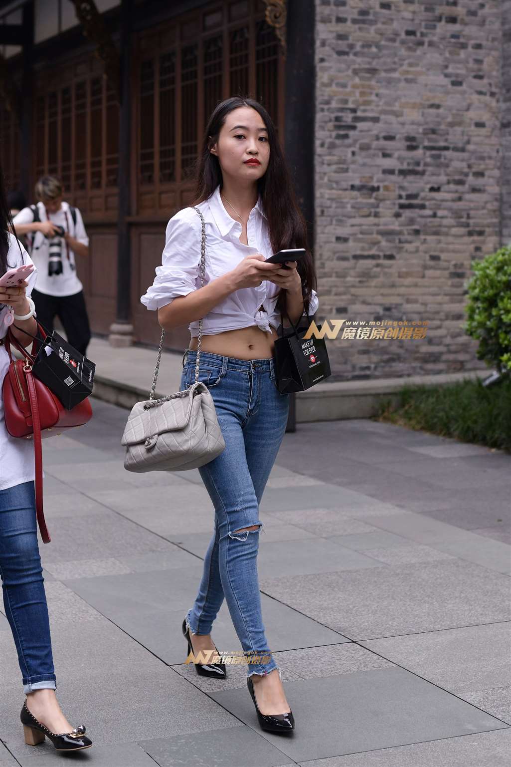 【街拍之魂赛帖】紧身蓝色牛仔裤-流行馆