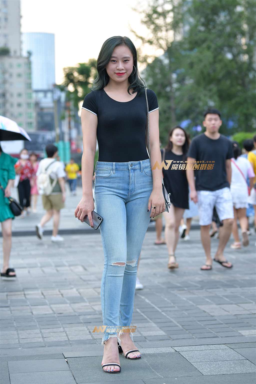 图片[5]-【街拍之魂赛帖】等车的紧身牛仔-流行馆