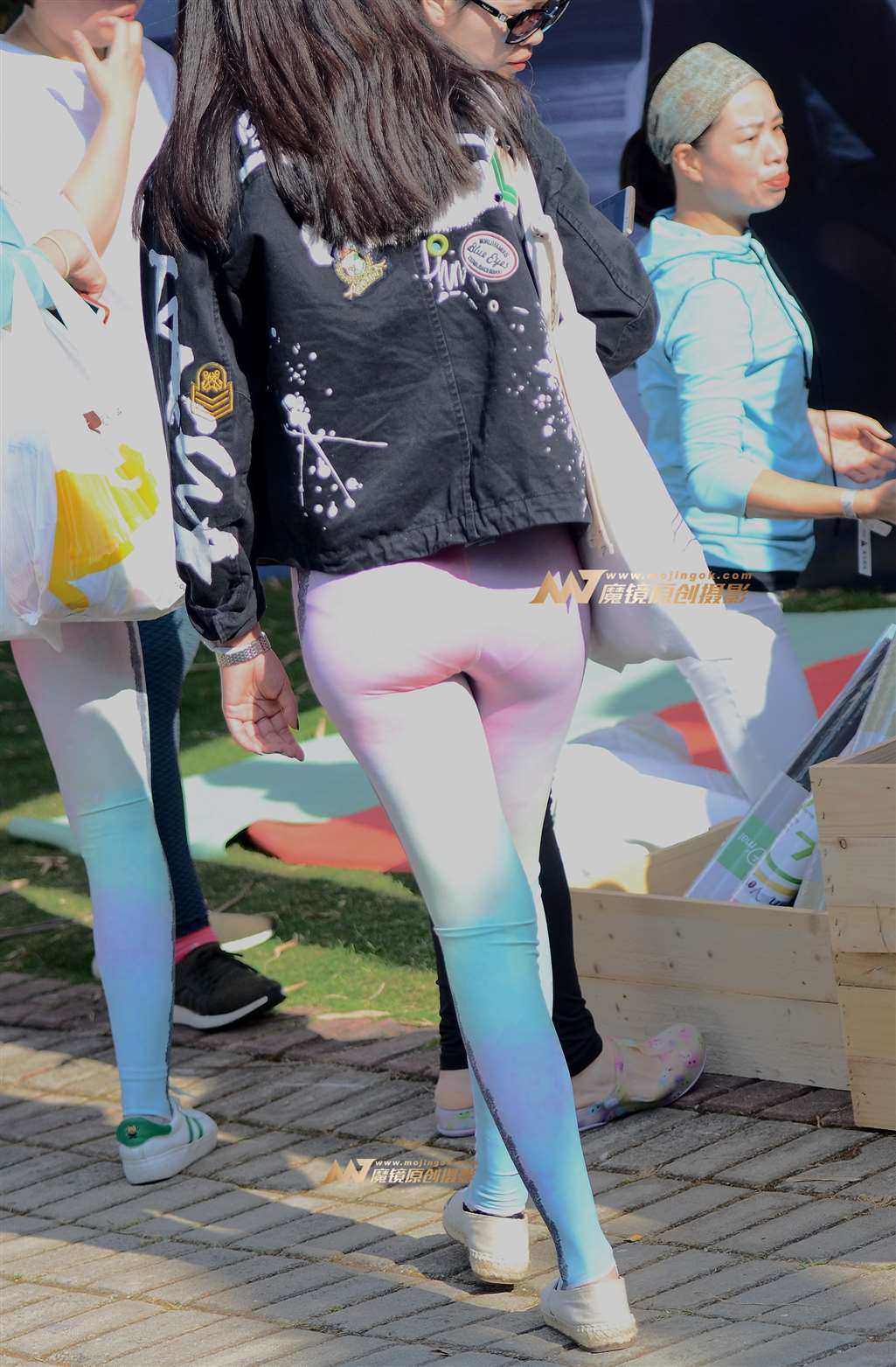 图片[5]-【神摄手赛帖】红绿彩紧身裤-街拍流行馆