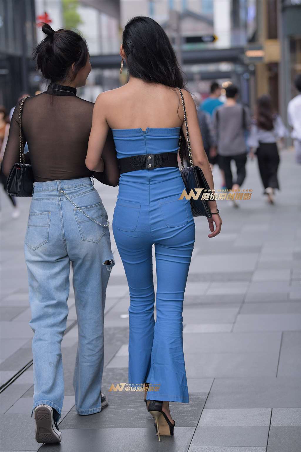 图片[2]-【街拍之魂赛帖】自带发电机的女人-街拍流行馆