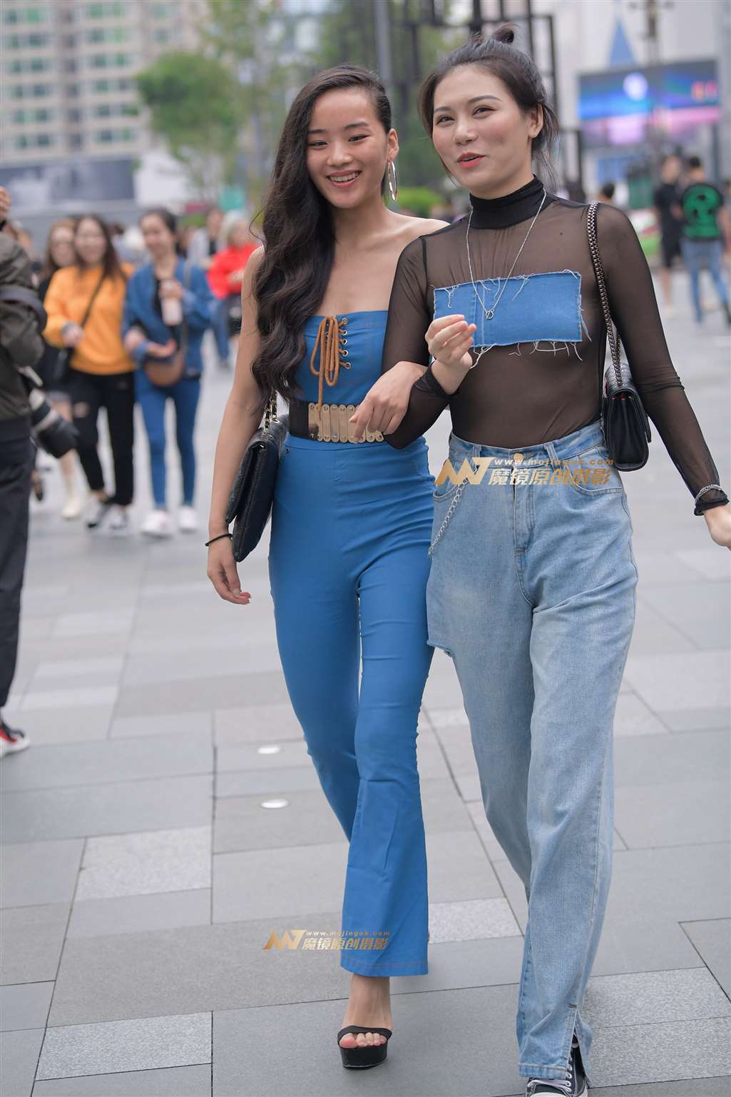 图片[5]-【街拍之魂赛帖】自带发电机的女人-街拍流行馆