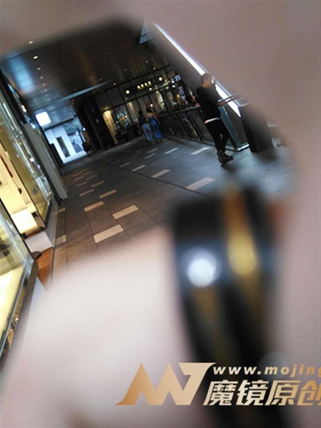 图片[3]-【街拍之魂赛帖】自带发电机的女人-街拍流行馆