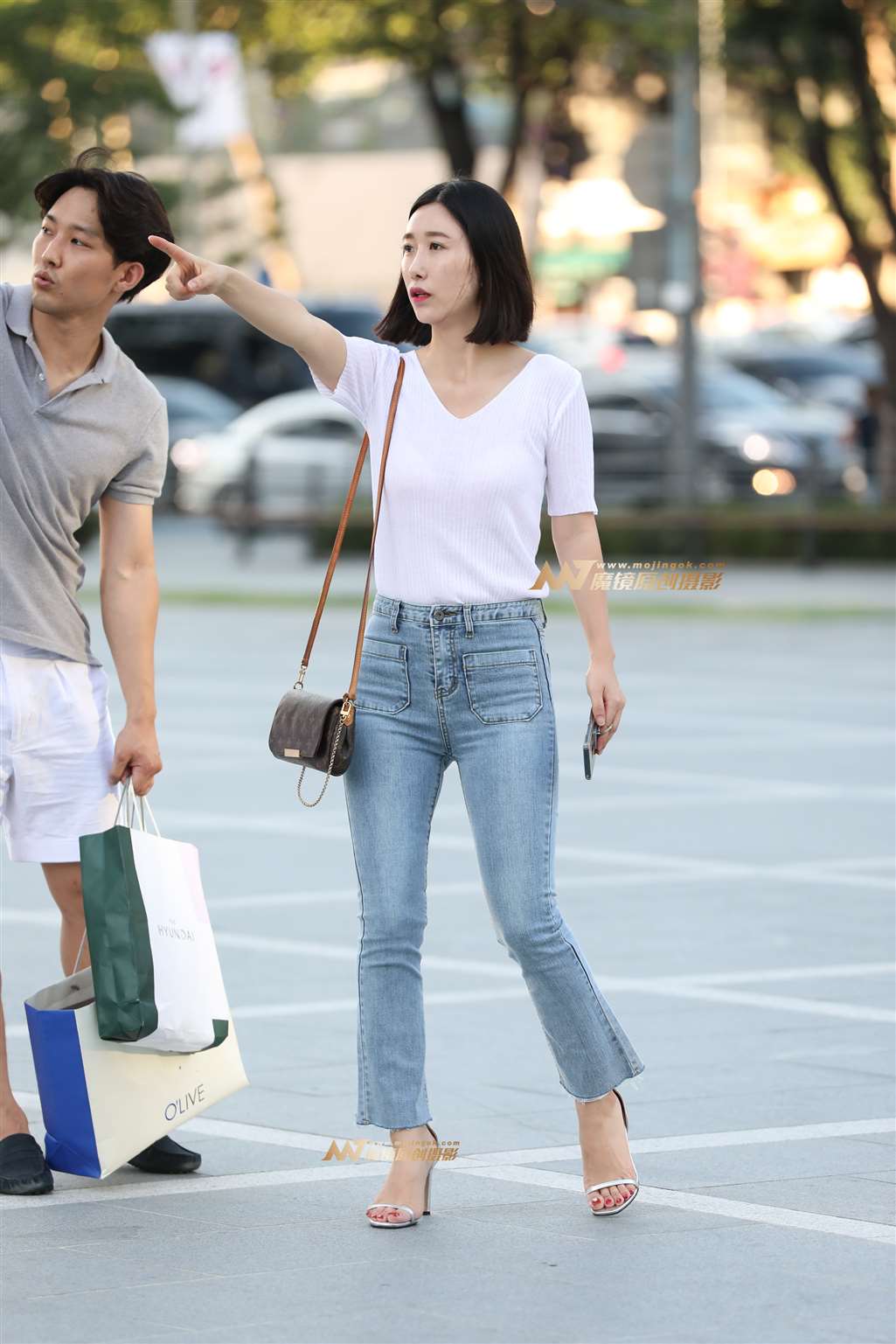 [辉辉赛贴]牛仔裤少妇-流行馆