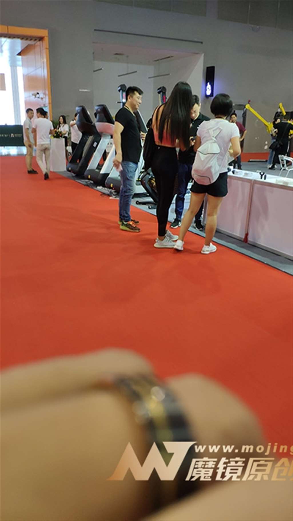 图片[3]-【久久赛帖】健身展黑裤美臀美女-流行馆
