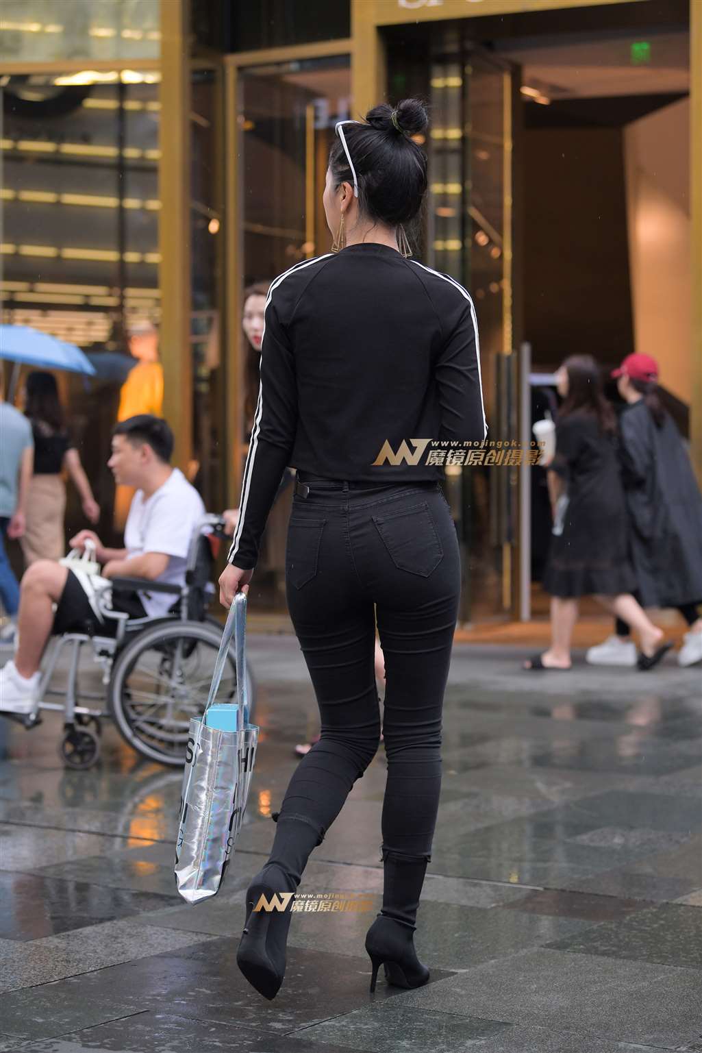 图片[5]-【街拍之魂赛帖】雨中的紧身黑裤-流行馆