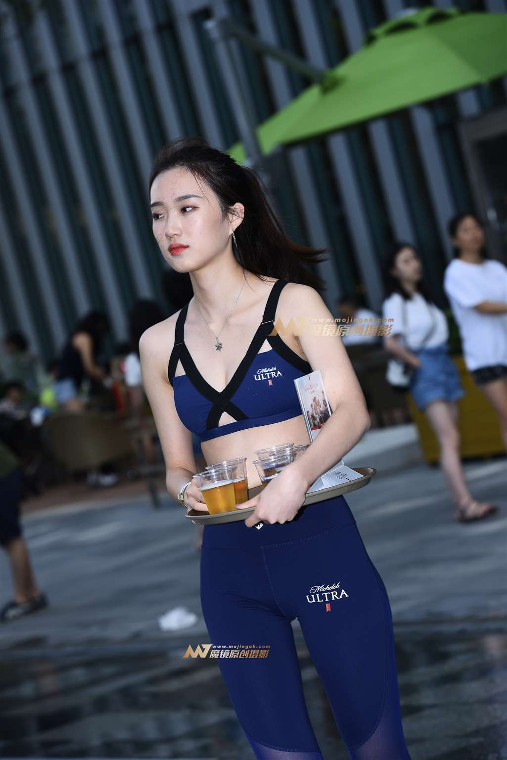 【咔喳赛贴】推销新品啤酒的妹妹-流行馆