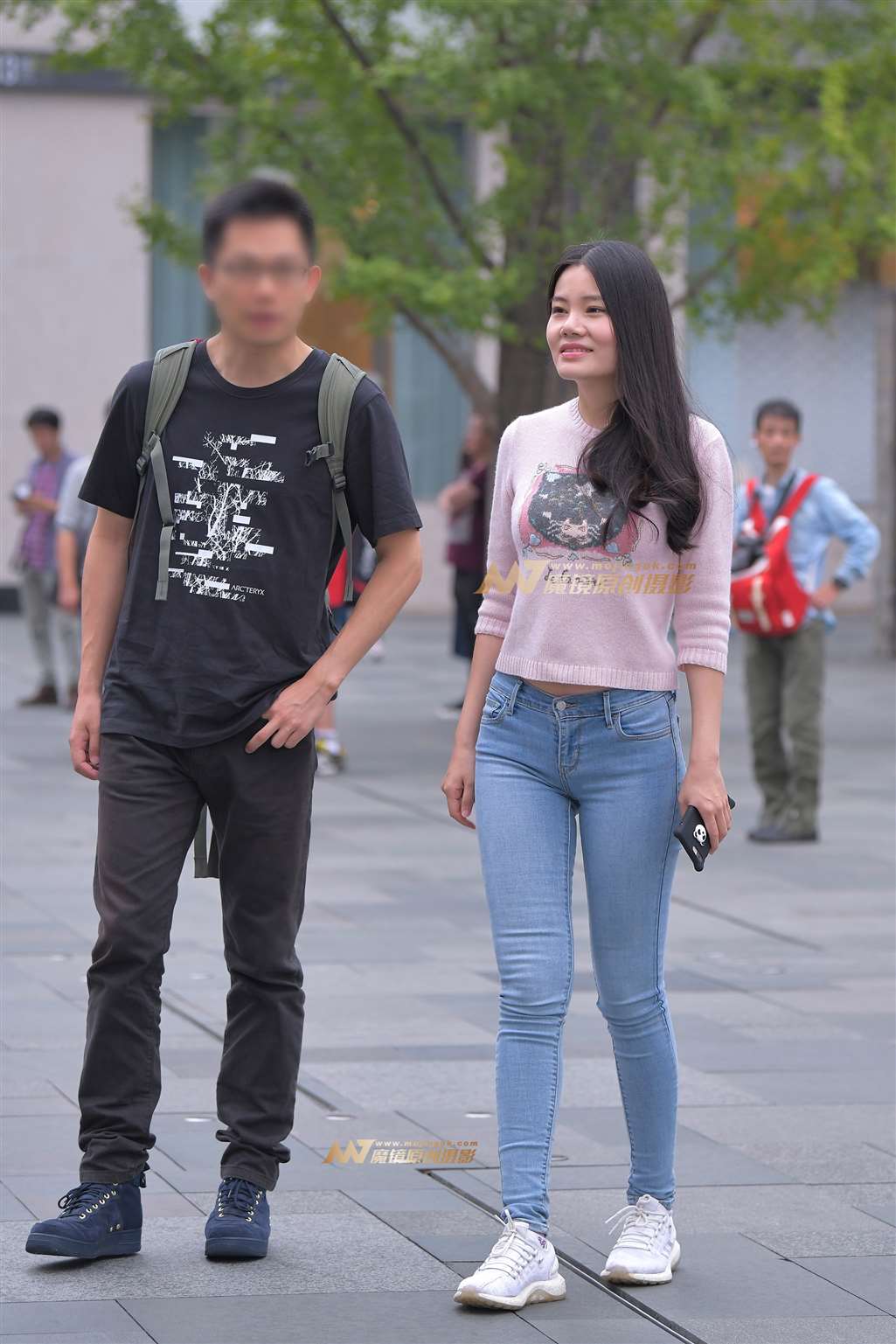 【街拍之魂赛帖】邻家般的紧牛小姐姐-街拍流行馆