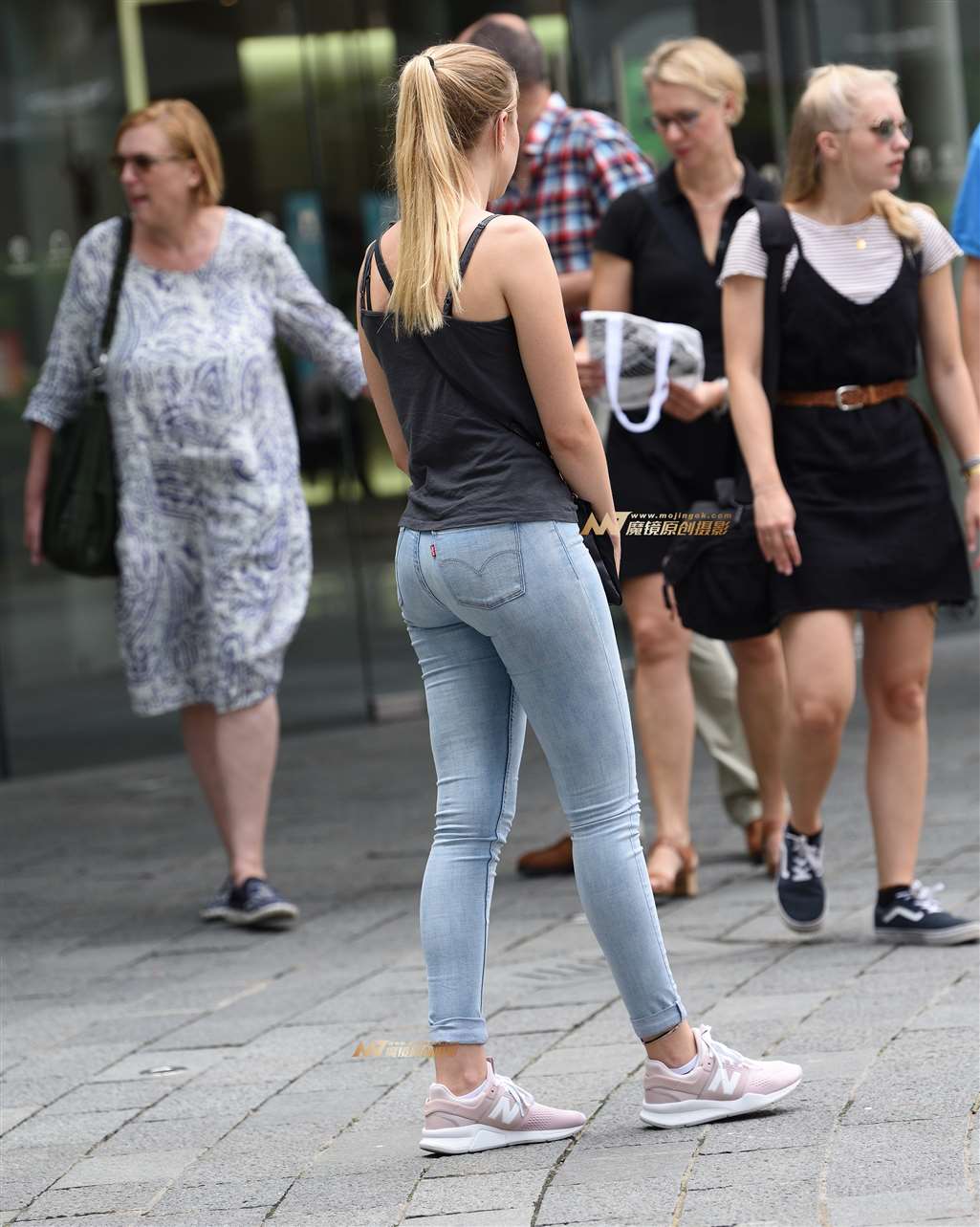 这个洋妞问我“云海肴”怎么走-流行馆