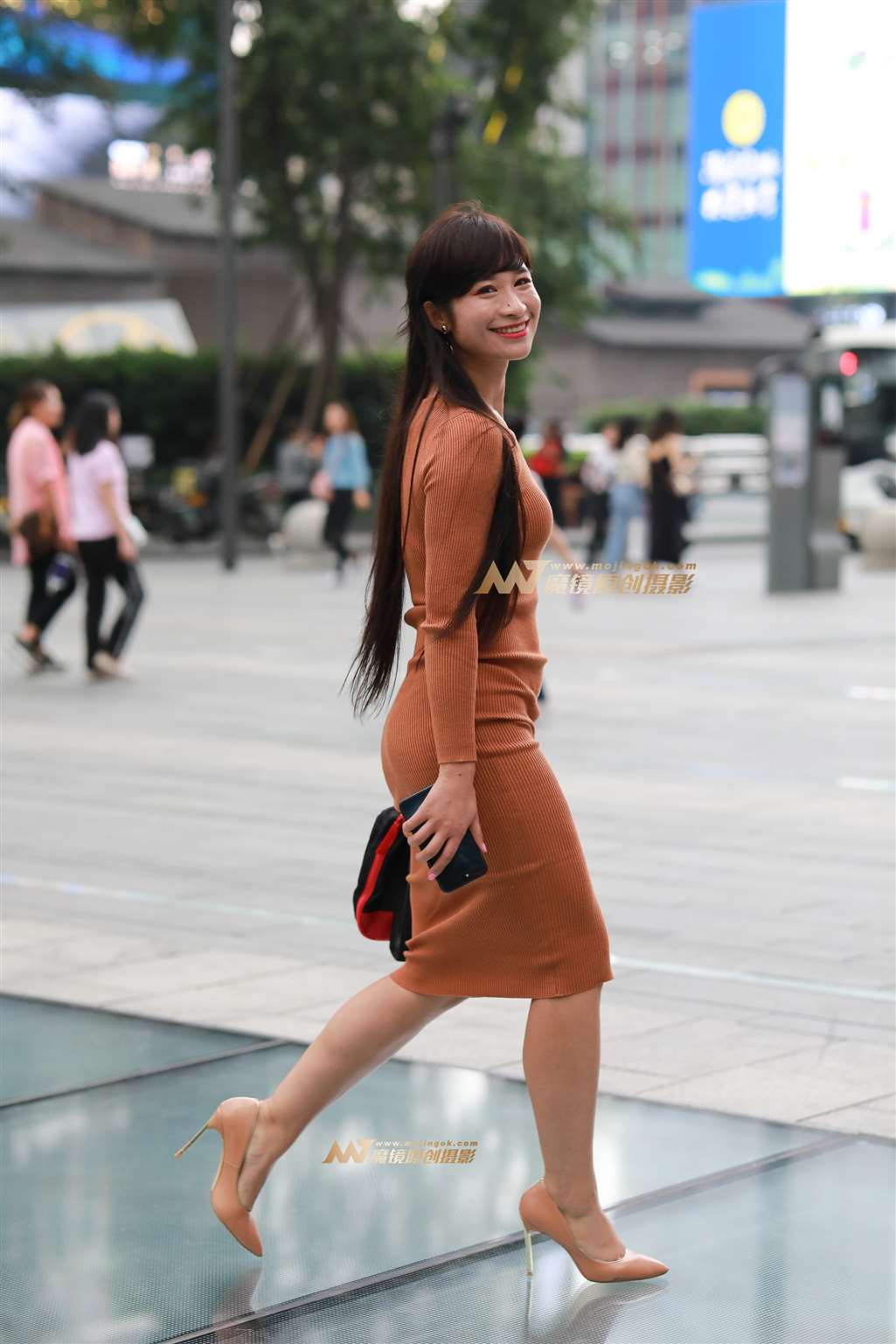 【凯恩赛帖】性感翘臀熟女-街拍流行馆