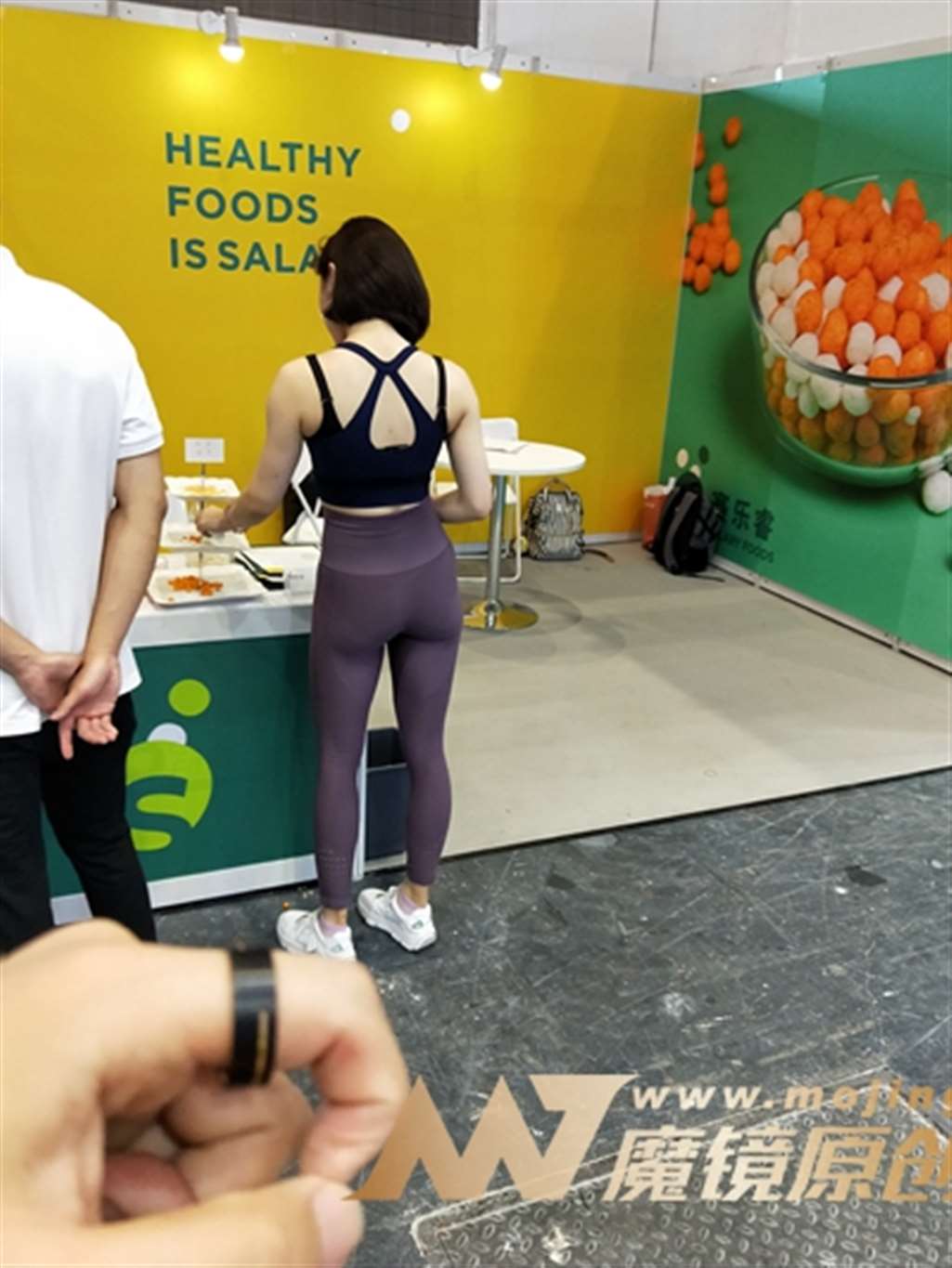 图片[3]-【欧阳幽明赛帖】深红色瑜伽美女-流行馆