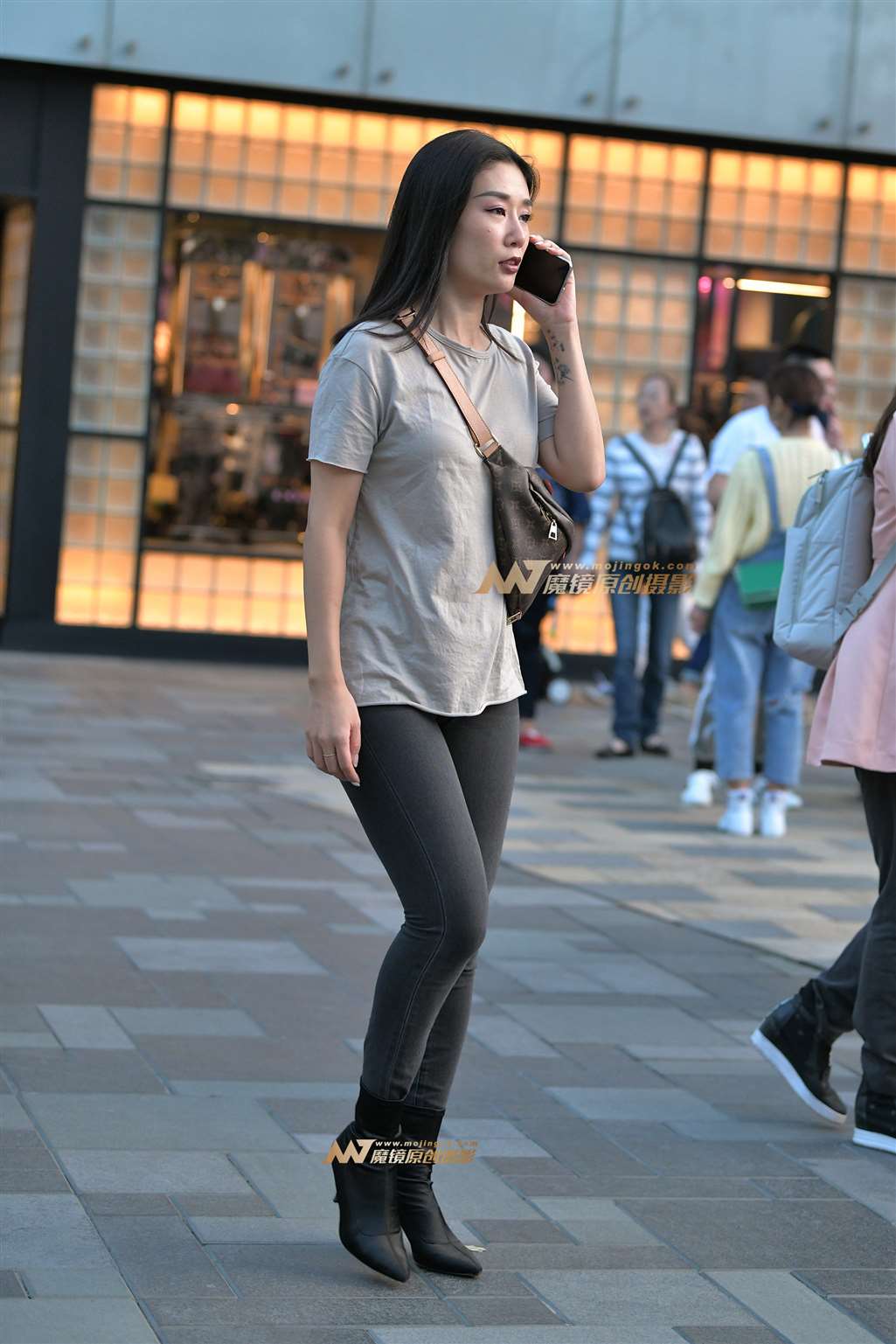 【红石赛帖】黑色高跟紧牛少妇-流行馆