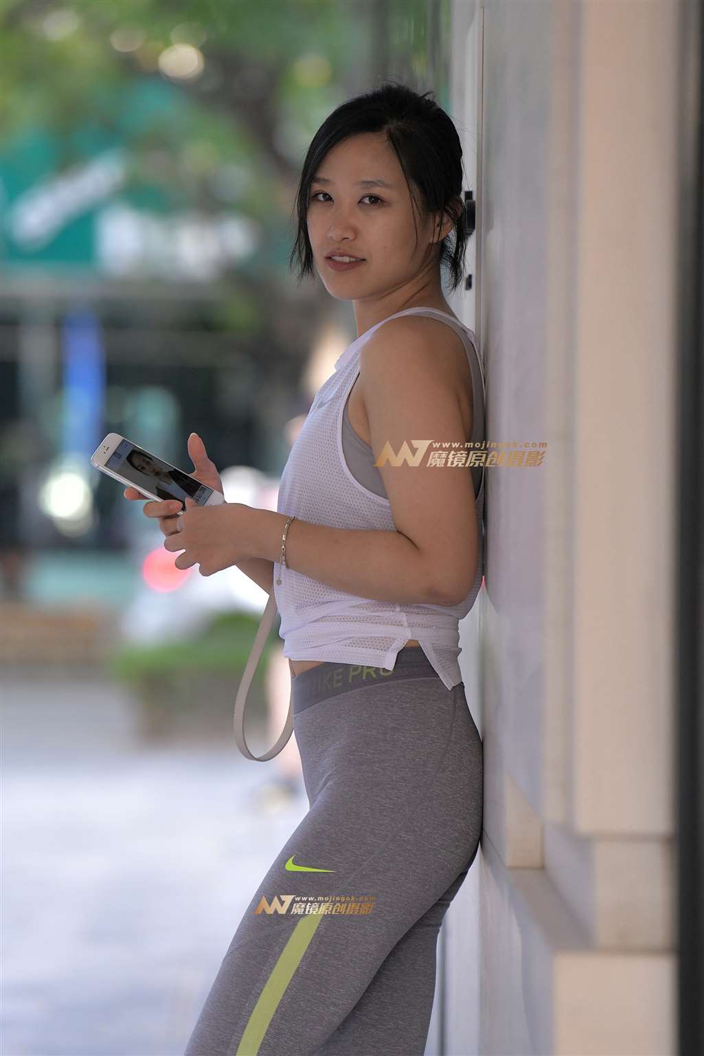 【红石赛帖】喜欢自拍的瑜伽裤少妇-街拍流行馆