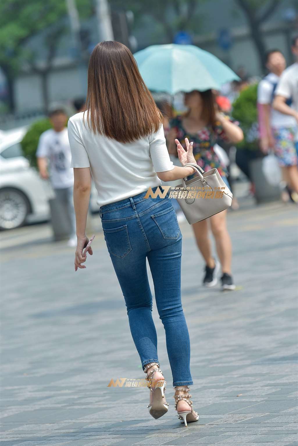 图片[2]-蓝色紧牛美女-流行馆
