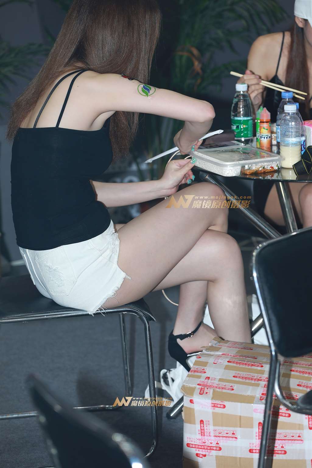 图片[2]-【视觉冲击赛贴】舌尖上的诱惑，大长腿美女-流行馆