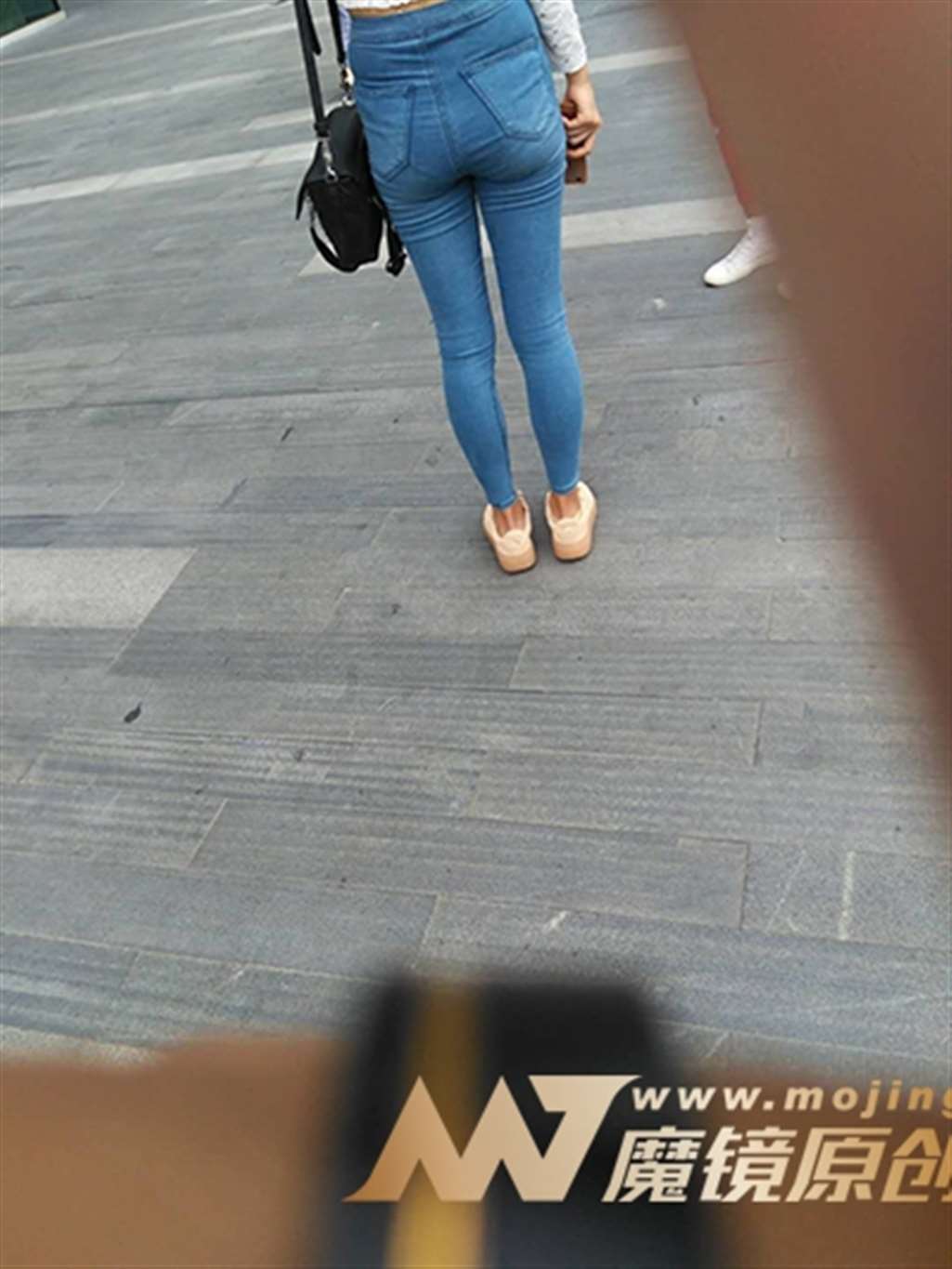图片[3]-【街拍之魂赛帖】紧牛美少女-流行馆