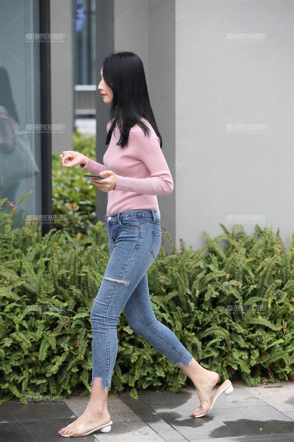 图片[2]-好乖巧的牛仔裤小姐姐-街拍流行馆