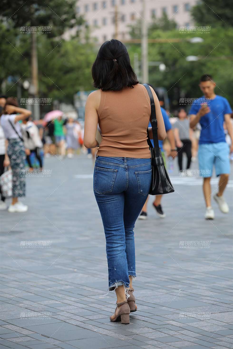 图片[2]-丰满的紧身**-街拍流行馆