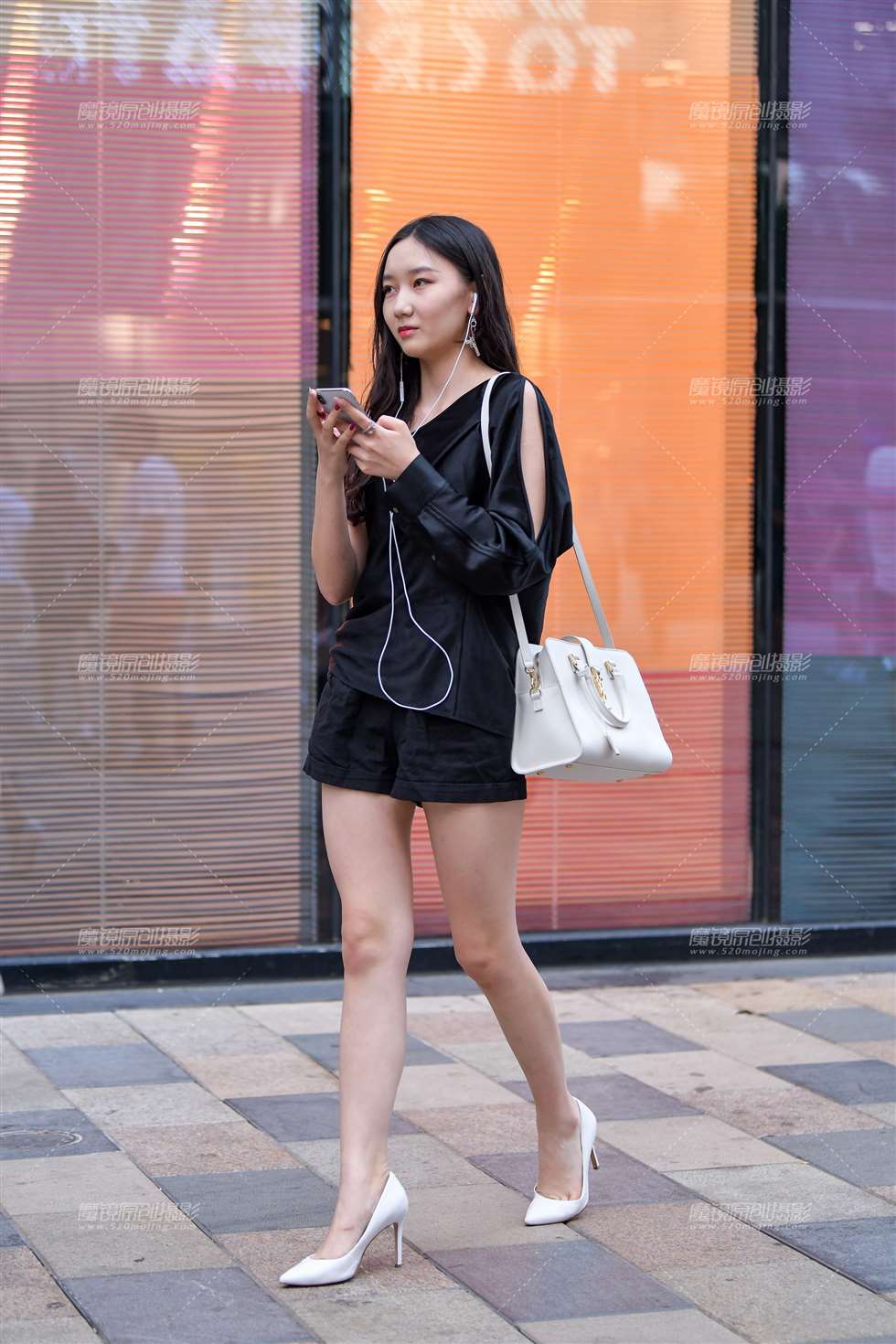图片[1]-白色高跟长腿美女-街拍流行馆