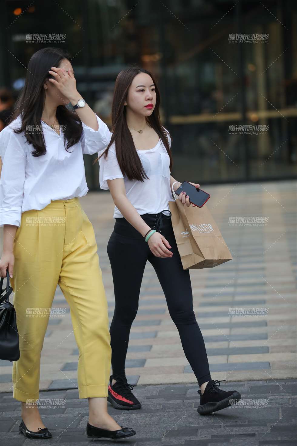 图片[3]-紧身裤大眼小妹-街拍流行馆