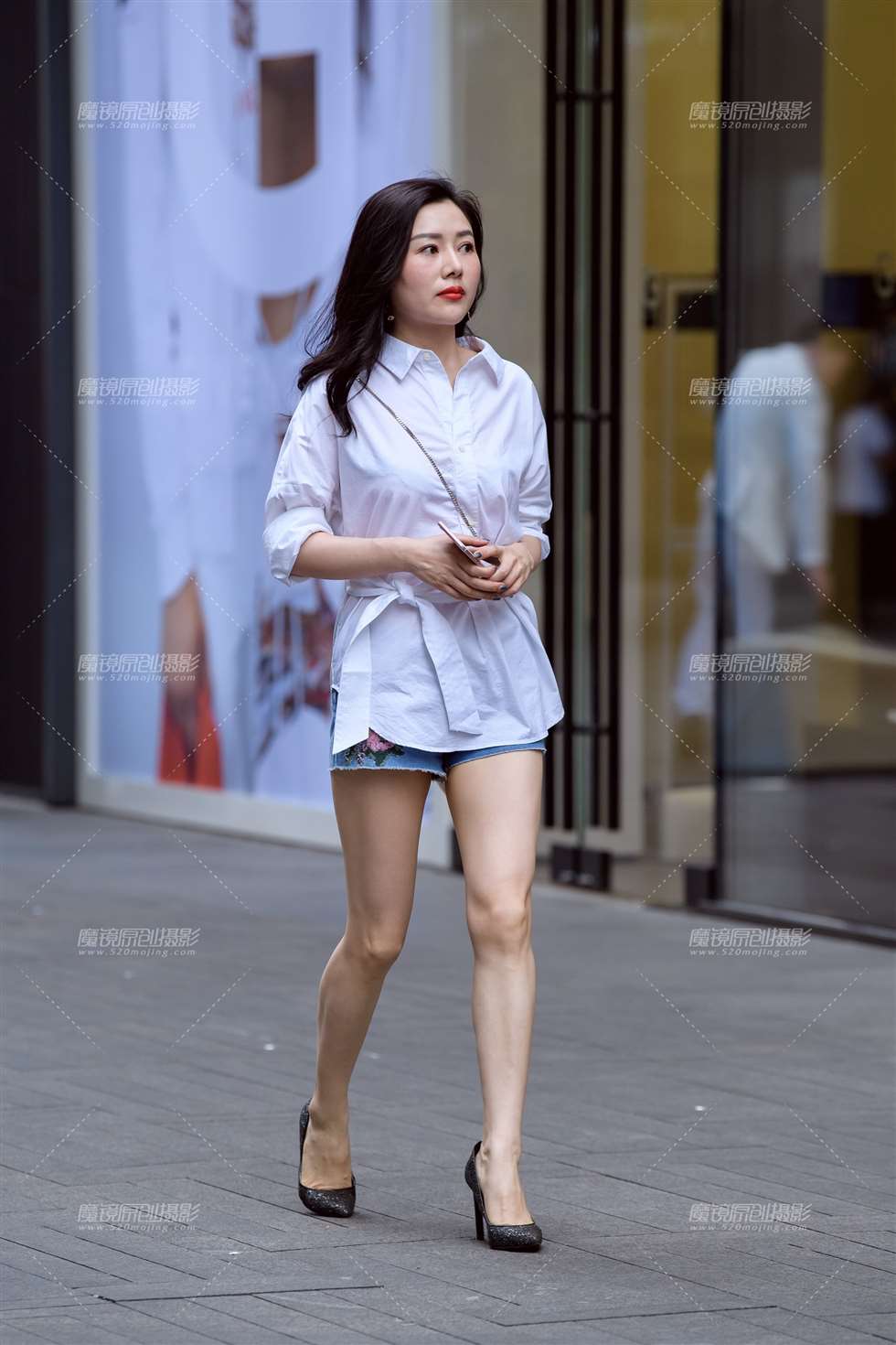 图片[1]-皮肤白皙的高跟鞋**-街拍流行馆