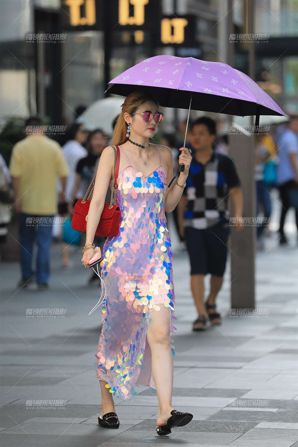 图片[4]-亮眼的长裙美眉-街拍流行馆