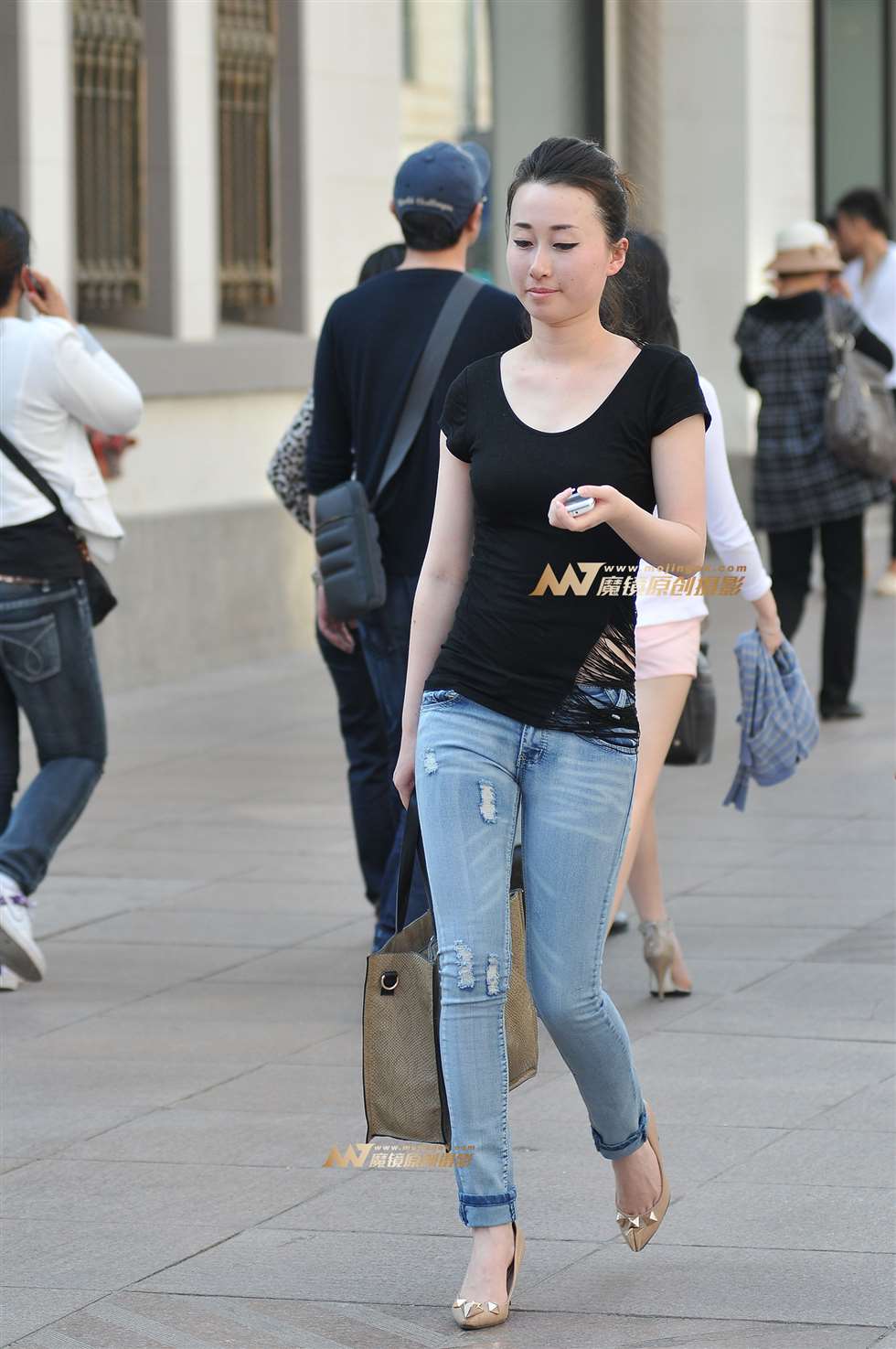 图片[1]-紧身牛仔美**-街拍流行馆