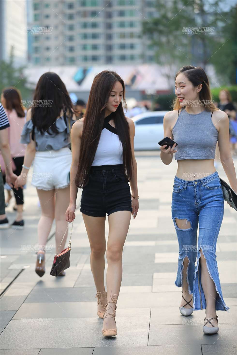 图片[3]-一个靠脸 一个有腰 你喜欢哪个-街拍流行馆