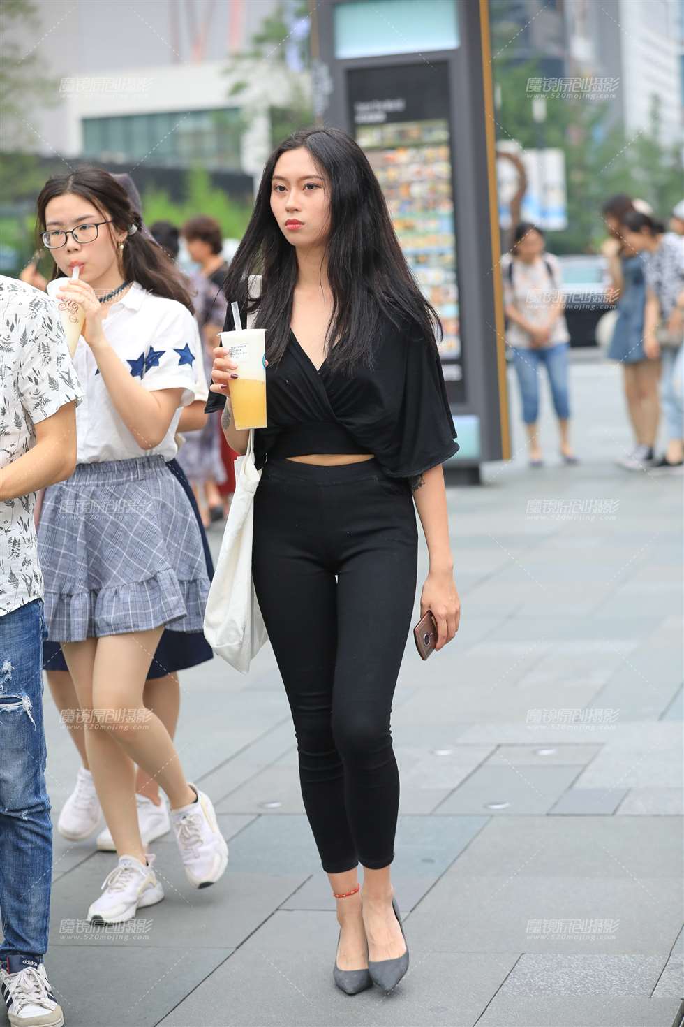 图片[1]-紧牛美腿-街拍流行馆
