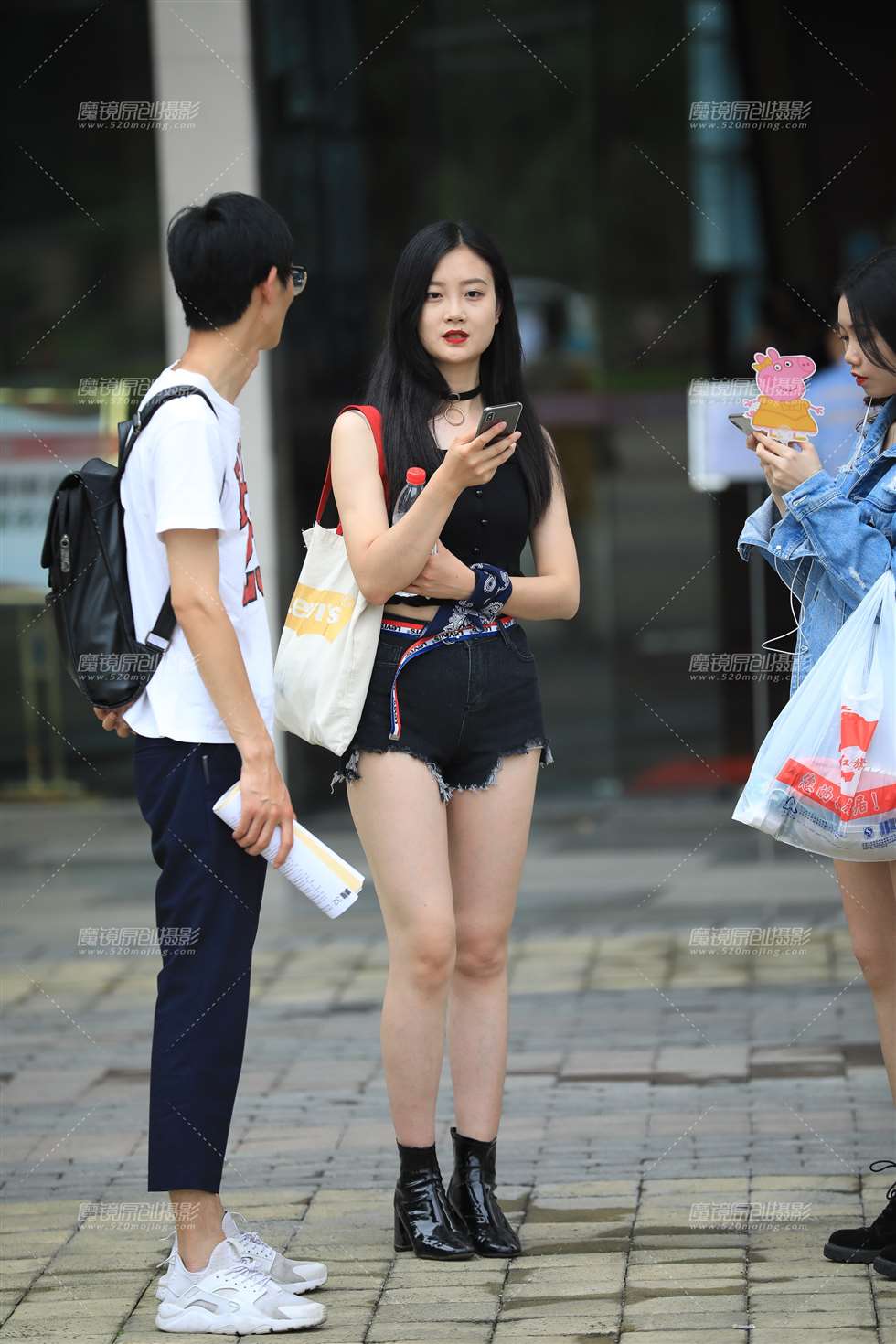 图片[1]-热裤美腿-街拍流行馆