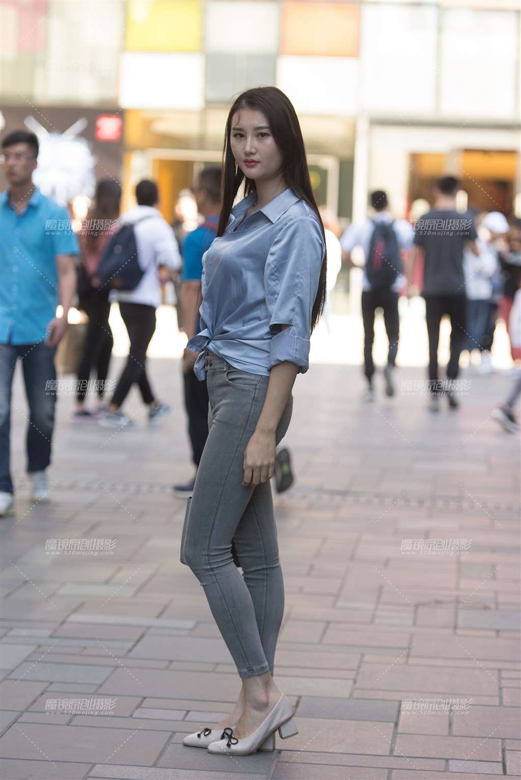 图片[1]-牛仔裤美女-街拍流行馆