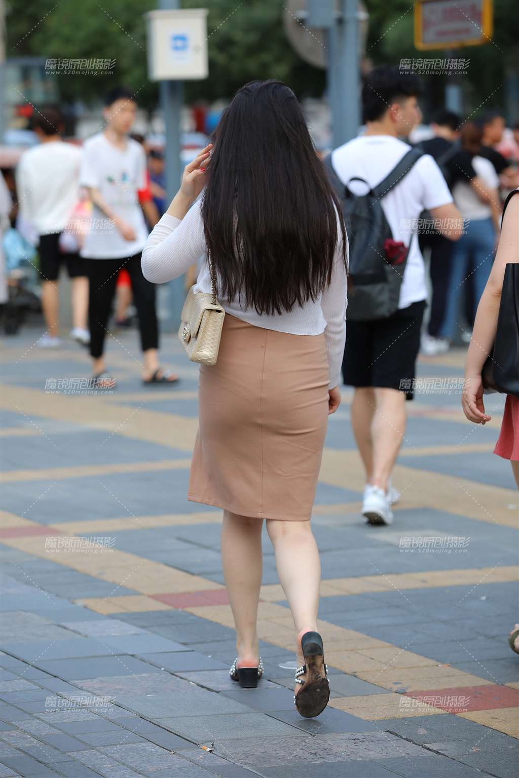 图片[5]-低胸，包臀裙妹子-街拍流行馆