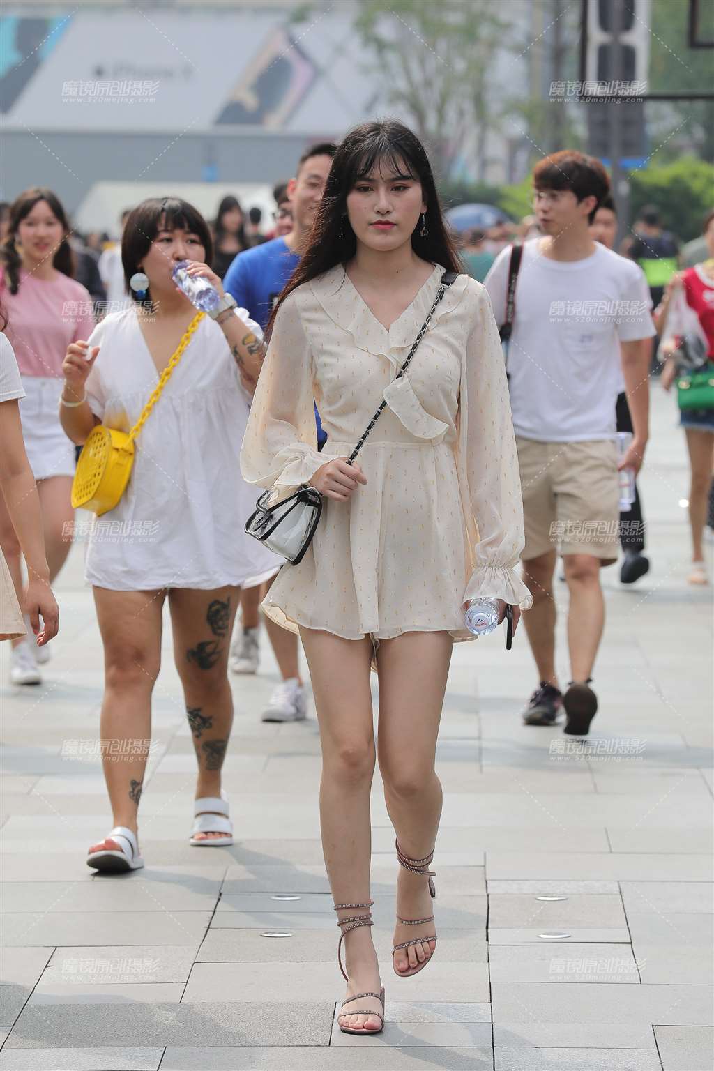 图片[1]-清秀美眉-街拍流行馆