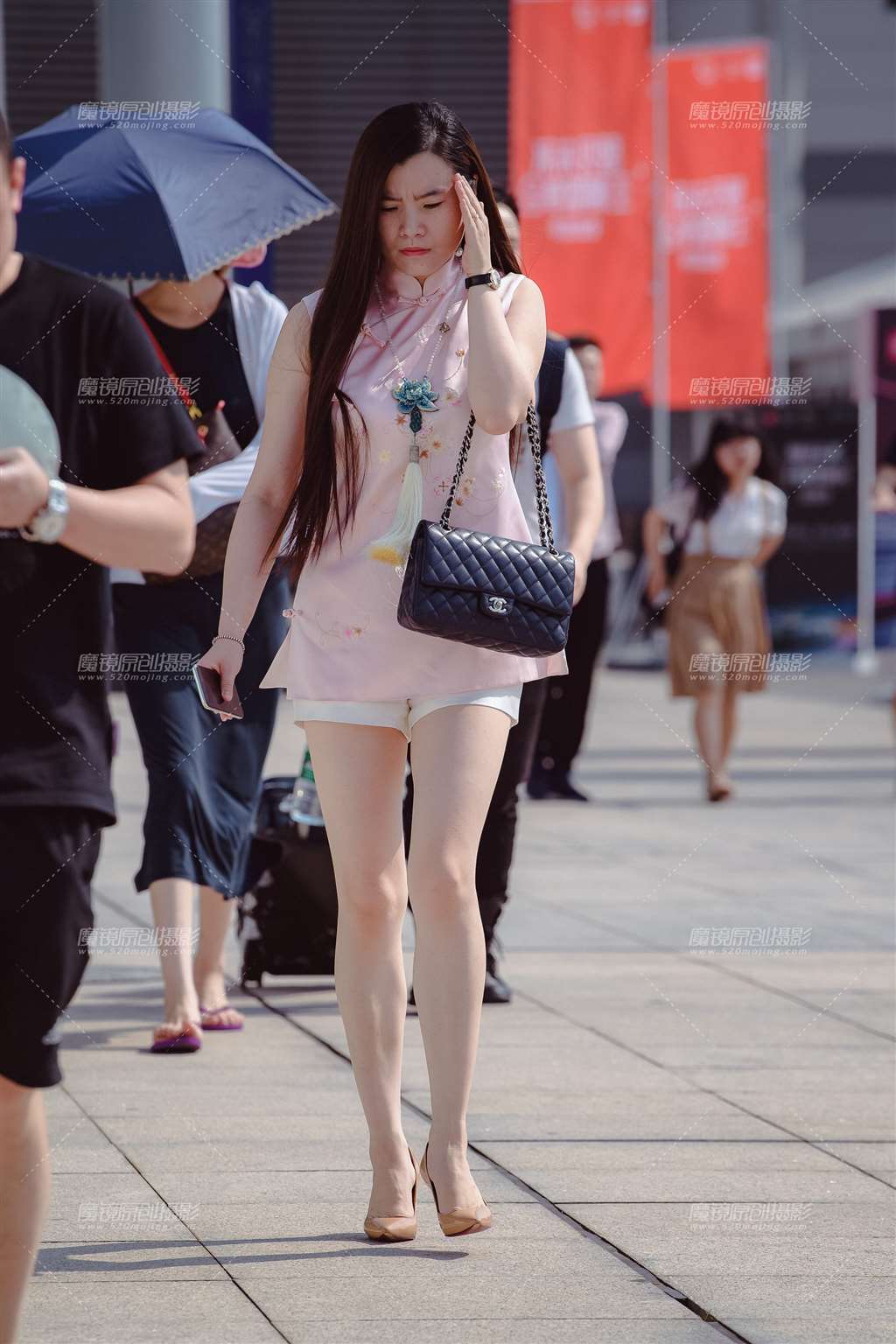 图片[1]-韵味的高跟美腿-街拍流行馆