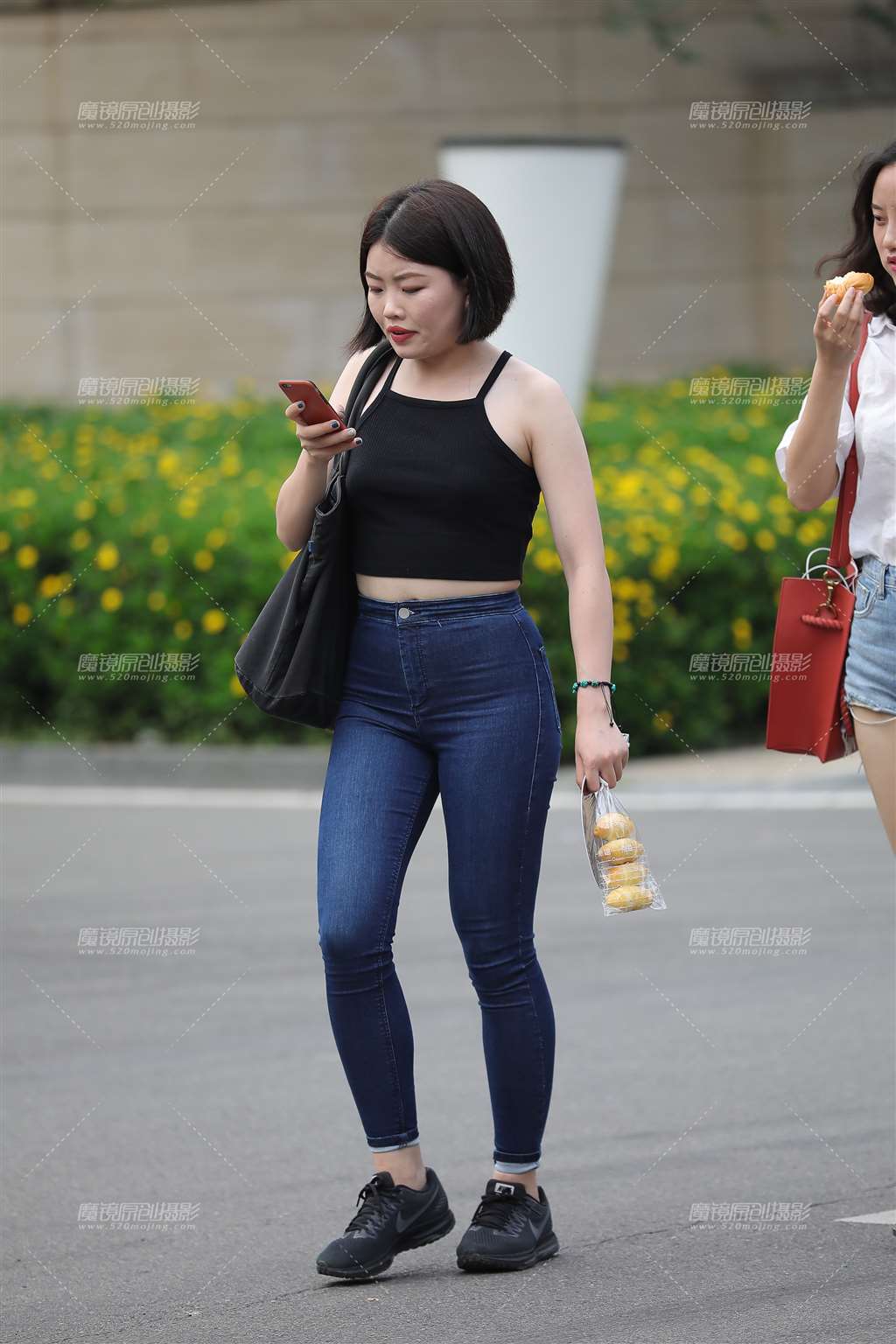 图片[1]-肉感 紧绷-街拍流行馆