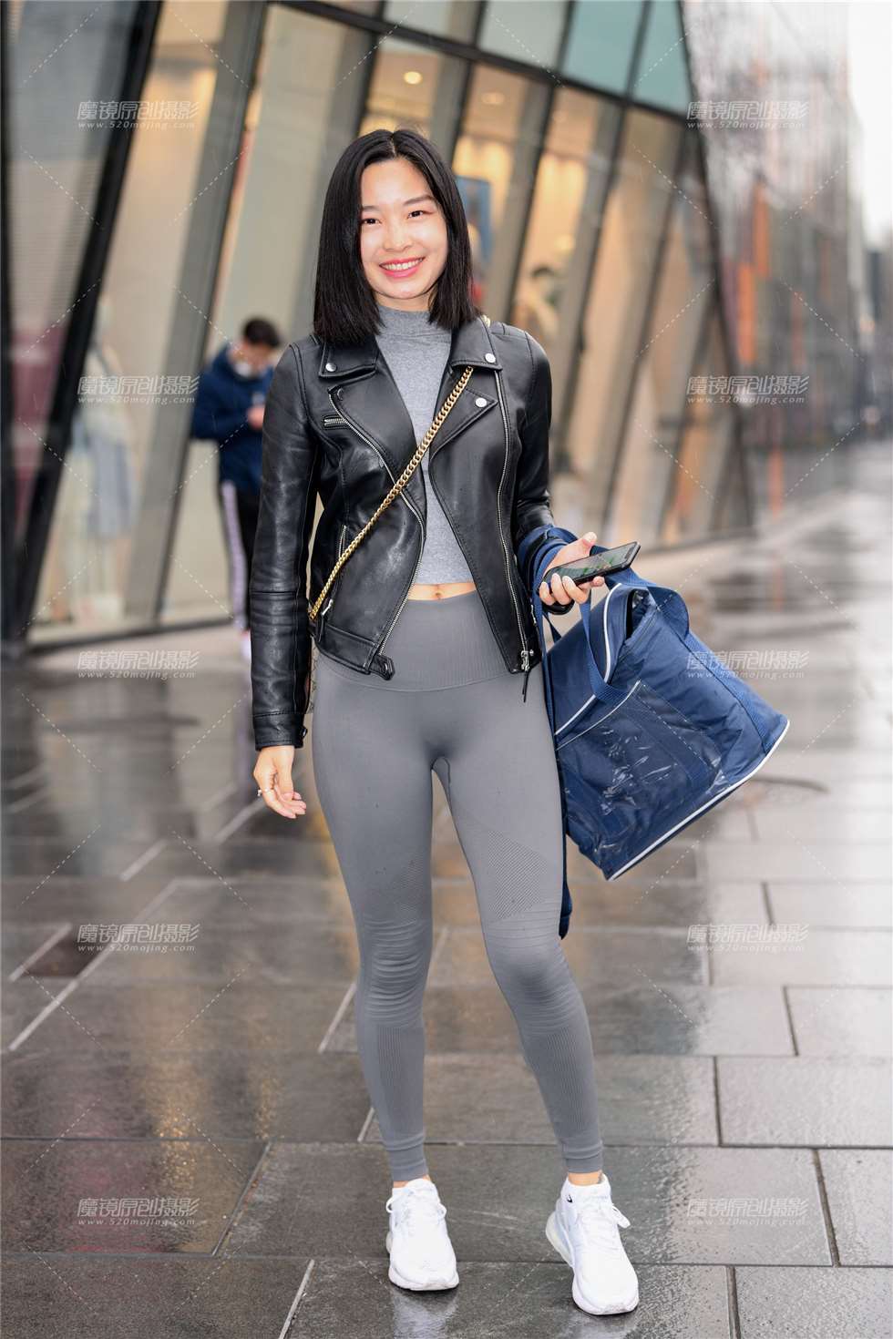 图片[4]-紧身健美裤包裹出性感美臀-街拍流行馆