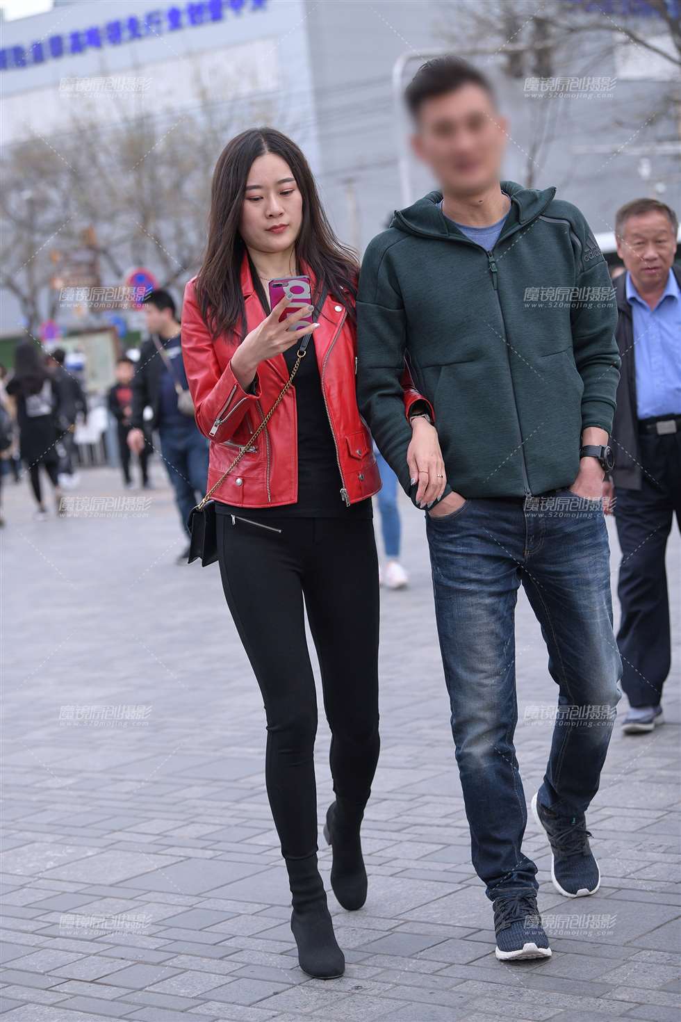 图片[1]-红色皮衣紧身裤**-街拍流行馆