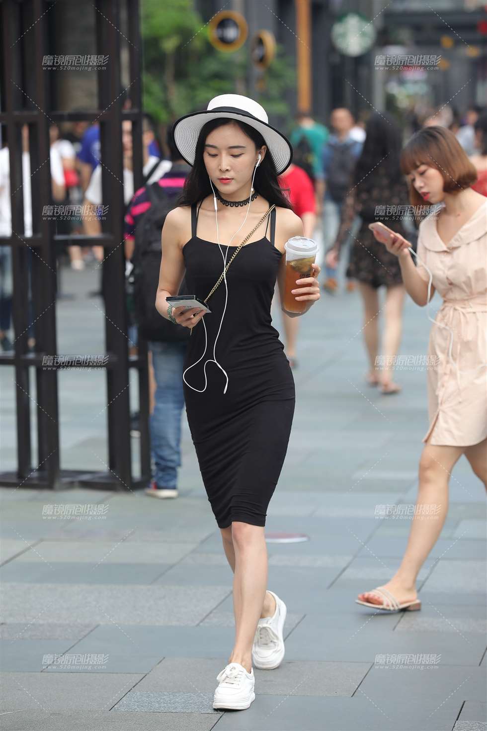 图片[1]-修身裙 展现迷人身材-街拍流行馆