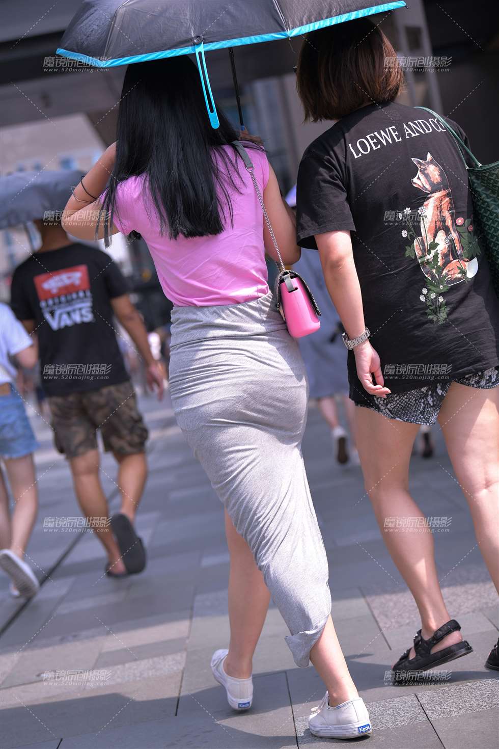 图片[2]-紧身包臀粉**-街拍流行馆