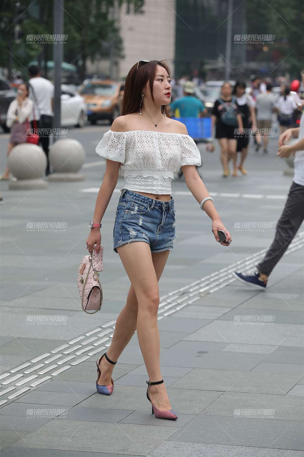 图片[1]-热裤长腿-街拍流行馆