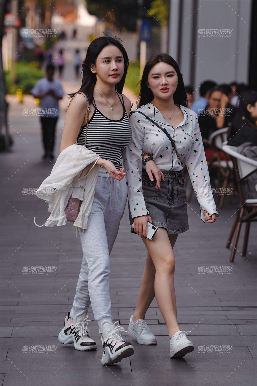 图片[1]-【久久赛帖】大露背翘臀美女-街拍流行馆