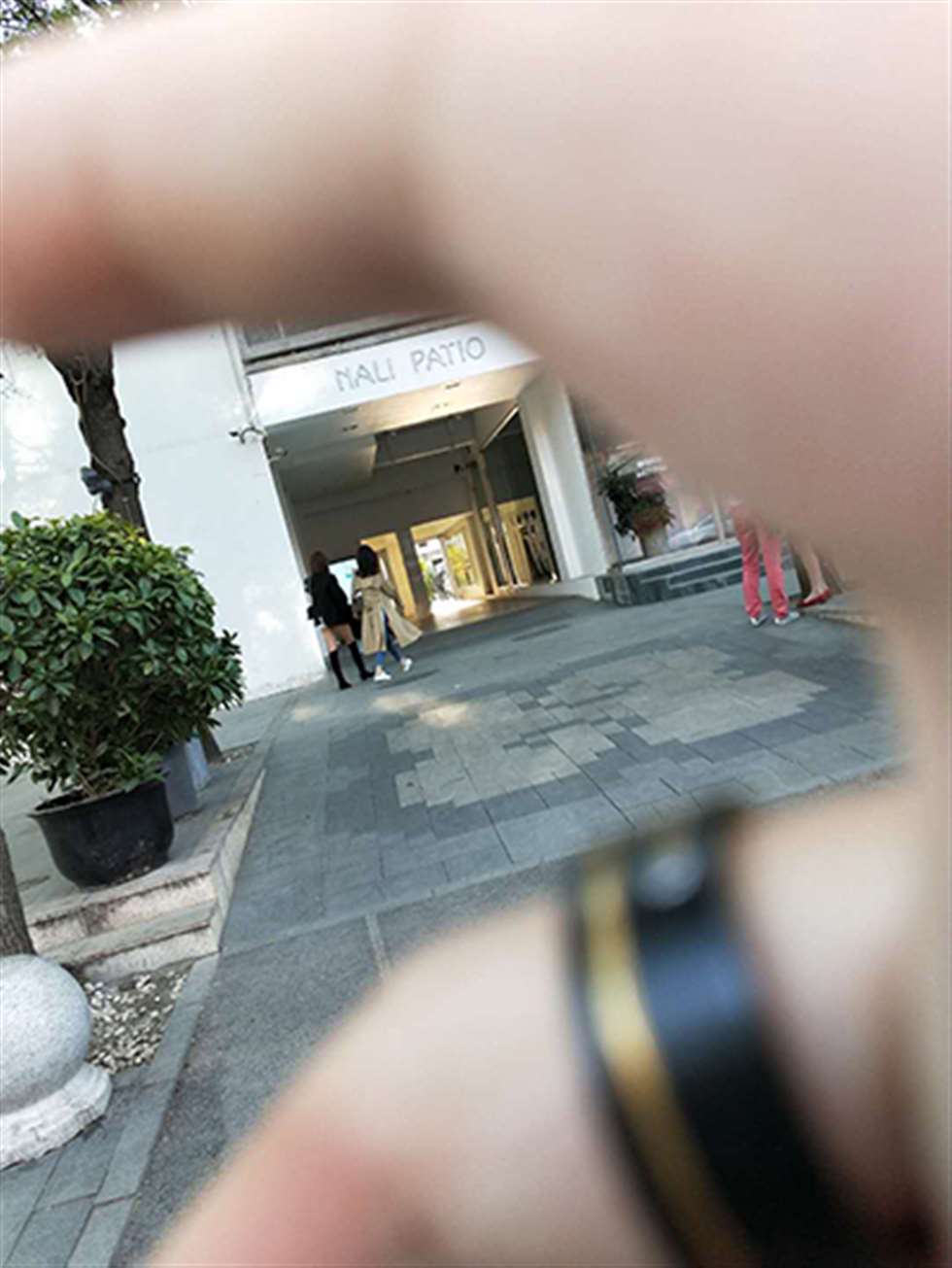 图片[3]-【街拍之魂赛帖】短发超紧小热裤-街拍流行馆