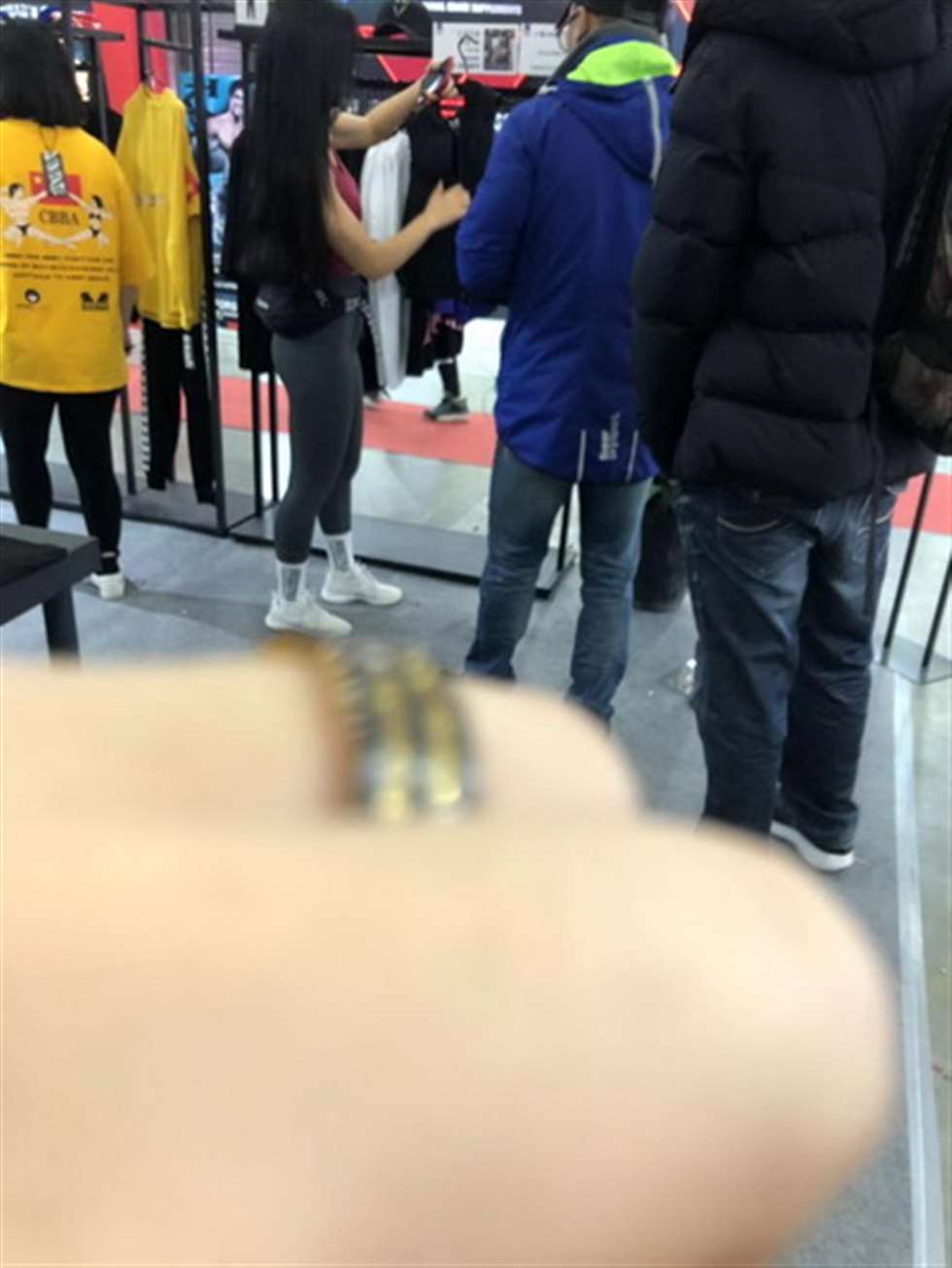 图片[3]-【Mark赛帖】卖服装的紧身运动裤美女2-街拍流行馆