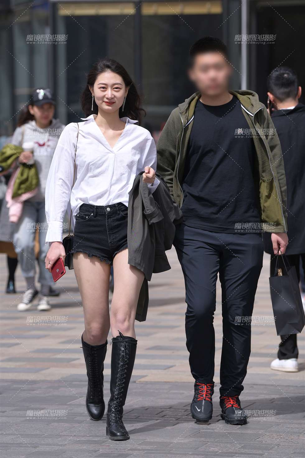图片[1]-【街拍之魂赛帖】笑起来很甜的热裤女友-街拍流行馆