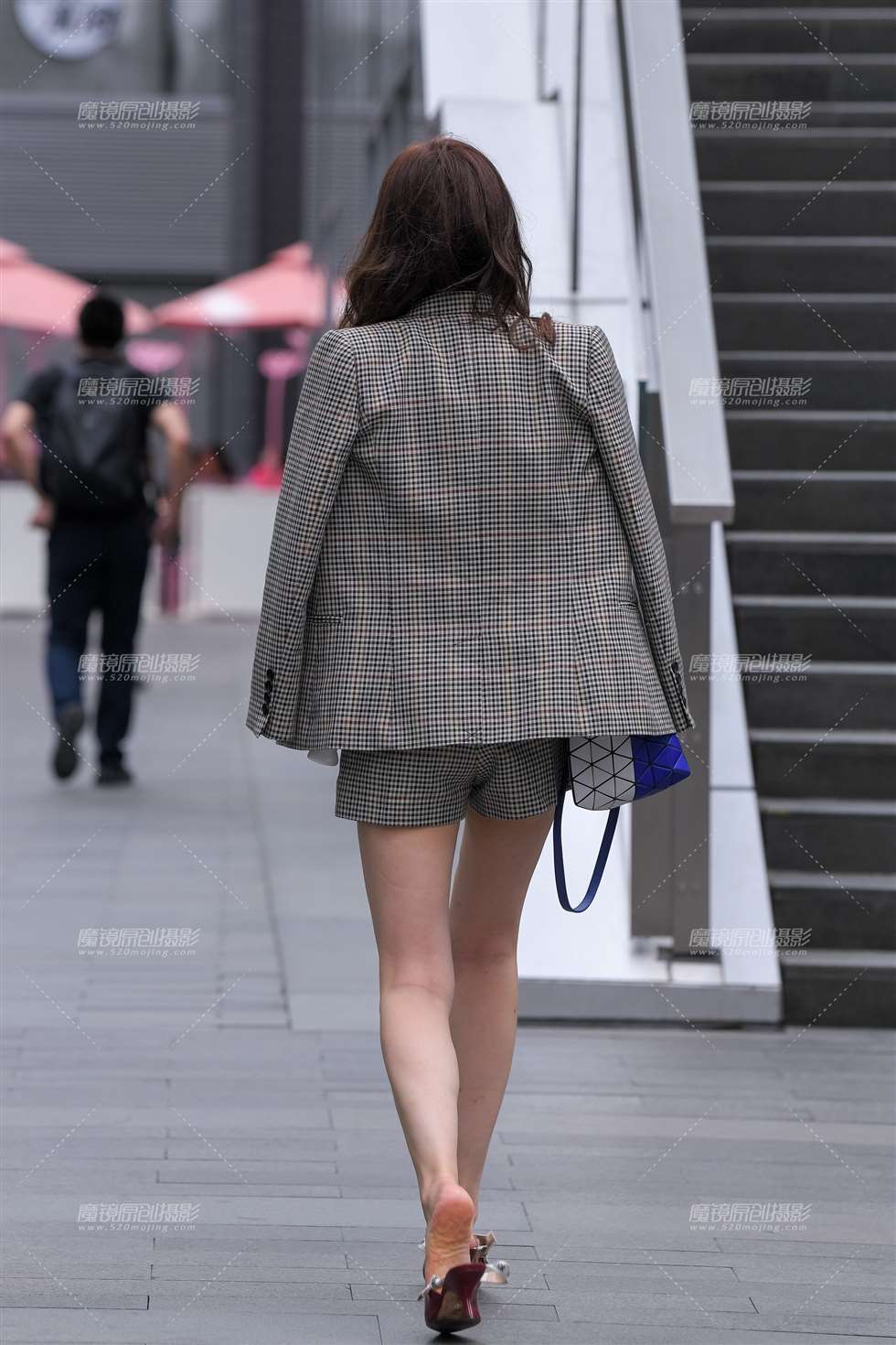 图片[2]-【久久赛帖】白皙西服高跟凉鞋美腿**-街拍流行馆