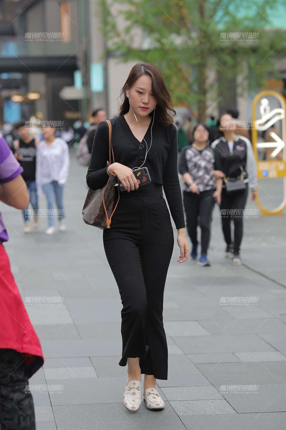 图片[1]-【凯恩赛贴】大美妞 这腰臀比堪称完美-街拍流行馆