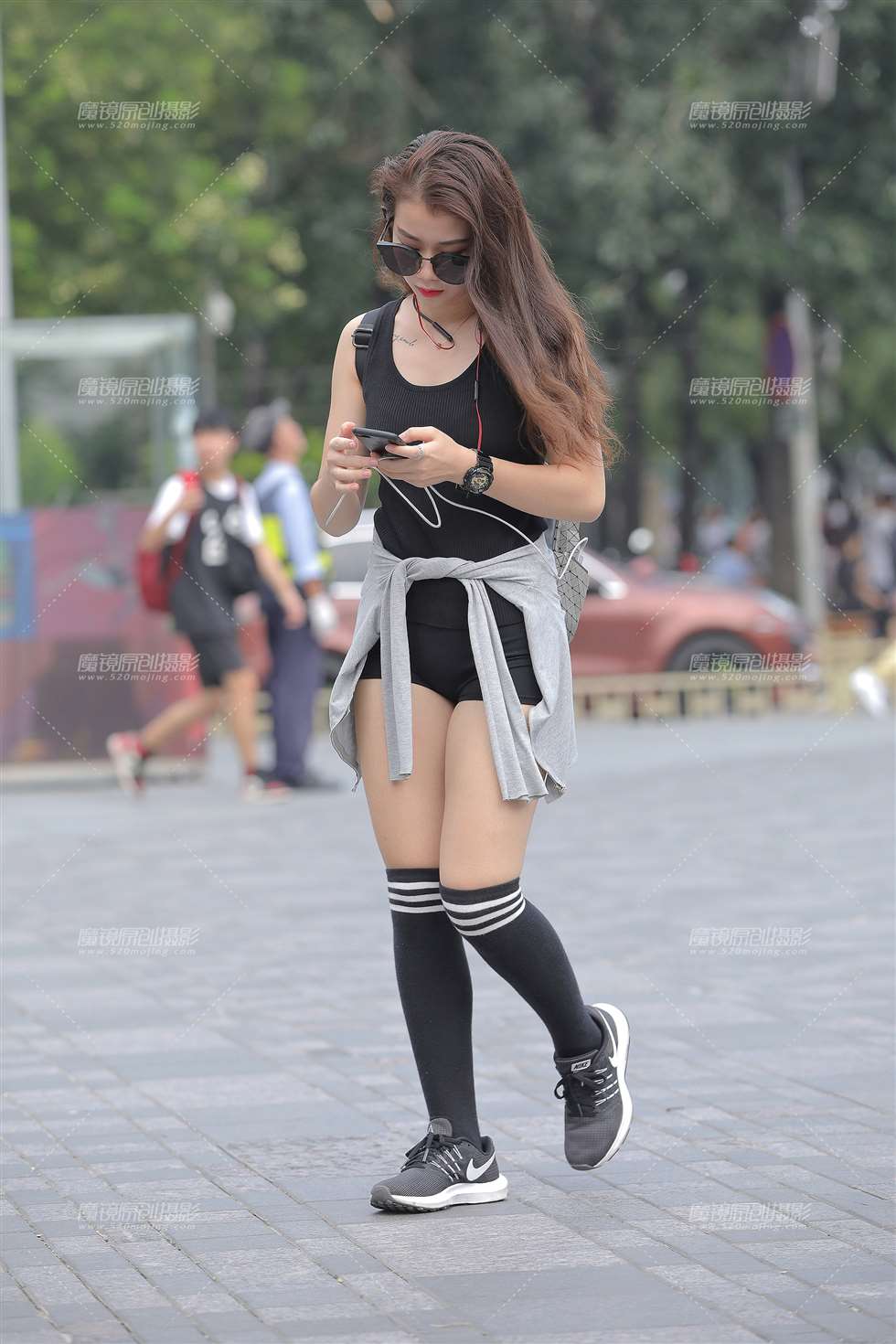 图片[1]-【视觉冲击赛贴】阳光女孩，性感的月牙-街拍流行馆